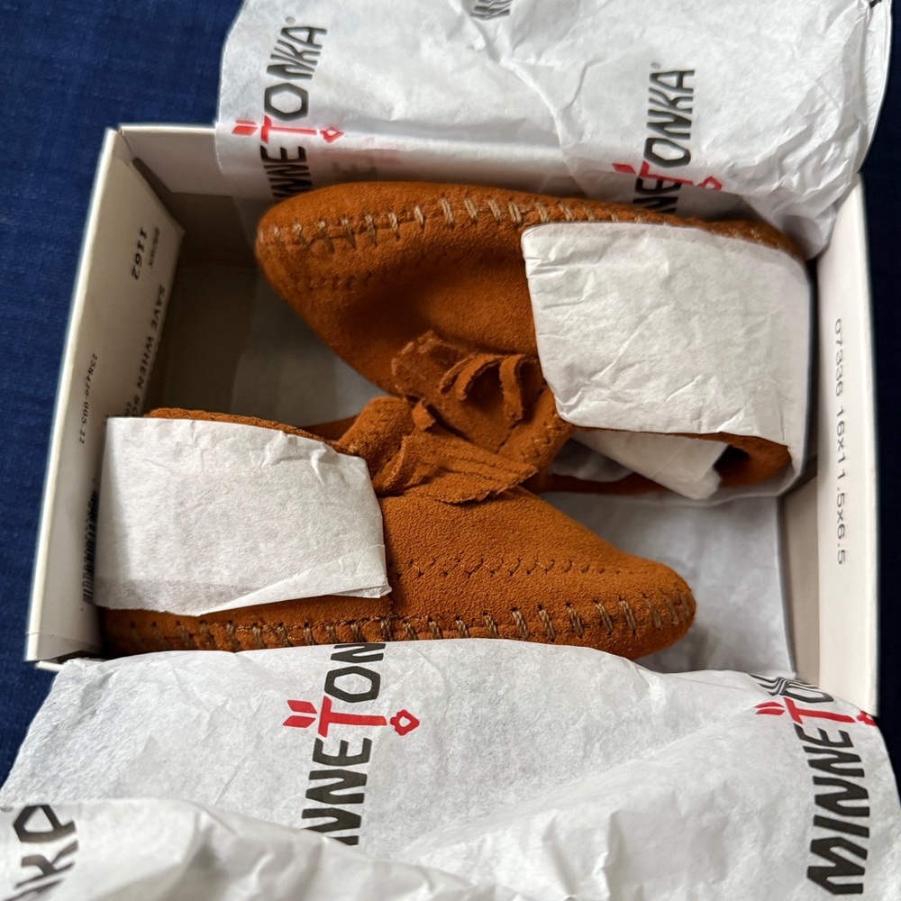 NWT Minnetonka Infant's Riley Bootie Brown, Size 4